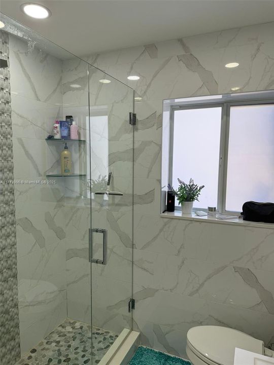 Recently Sold: $645,000 (3 beds, 1 baths, 1270 Square Feet)