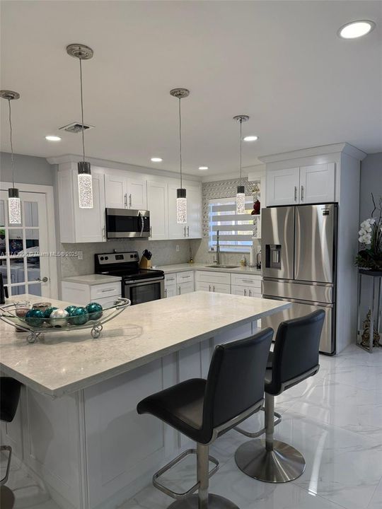 Recently Sold: $645,000 (3 beds, 1 baths, 1270 Square Feet)