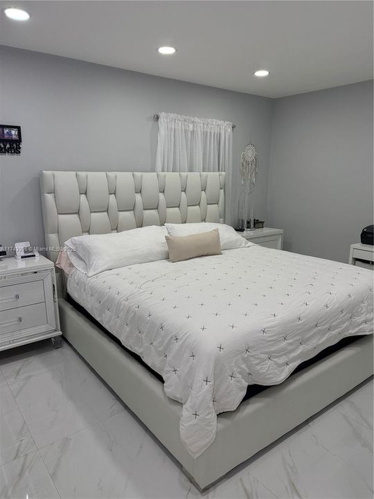 Recently Sold: $645,000 (3 beds, 1 baths, 1270 Square Feet)