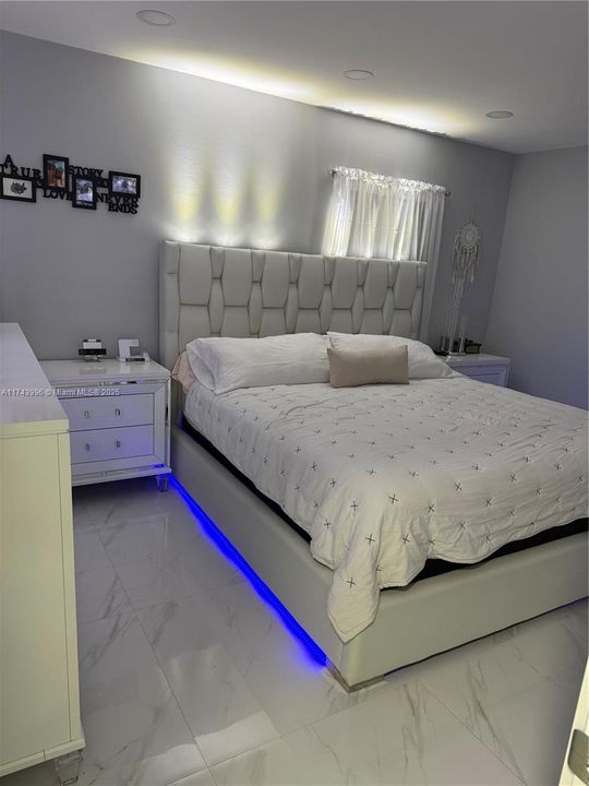 Recently Sold: $645,000 (3 beds, 1 baths, 1270 Square Feet)