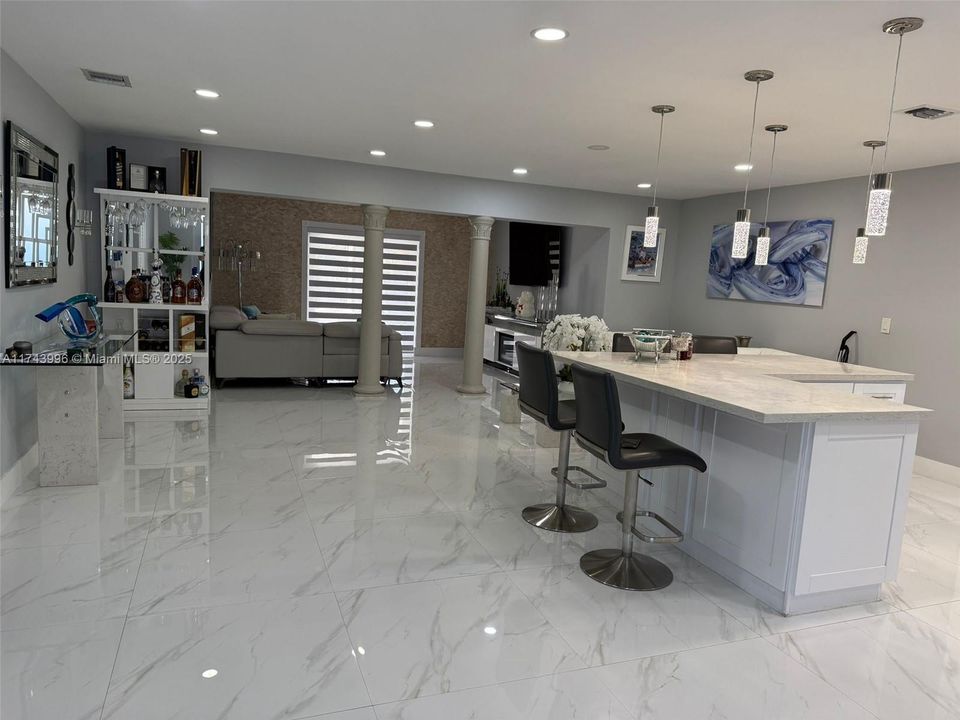 Recently Sold: $645,000 (3 beds, 1 baths, 1270 Square Feet)