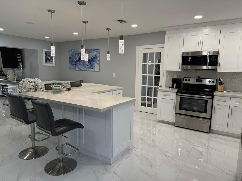 Recently Sold: $645,000 (3 beds, 1 baths, 1270 Square Feet)