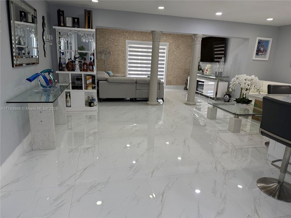 Recently Sold: $645,000 (3 beds, 1 baths, 1270 Square Feet)