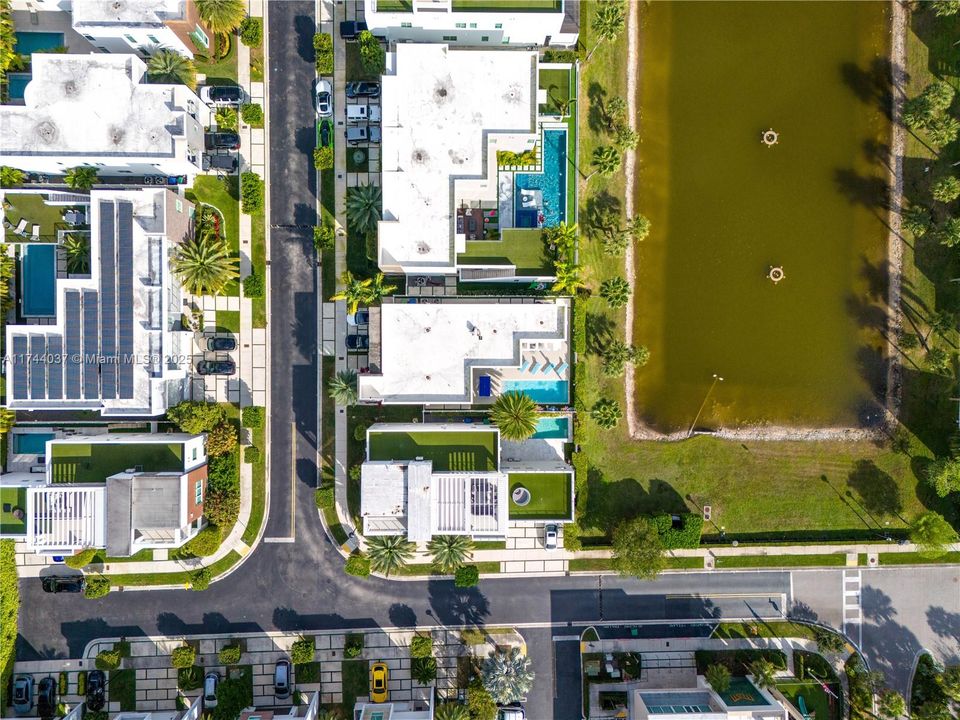 最近售出: $2,350,000 (4 贝兹, 5 浴室, 3660 平方英尺)