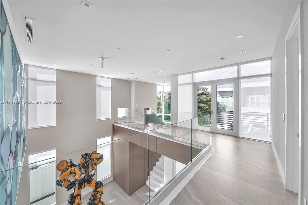 最近售出: $2,350,000 (4 贝兹, 5 浴室, 3660 平方英尺)