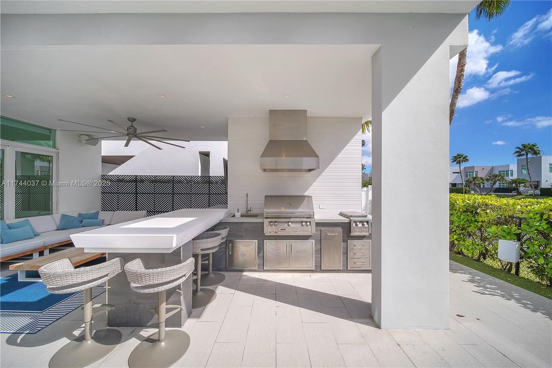 最近售出: $2,350,000 (4 贝兹, 5 浴室, 3660 平方英尺)