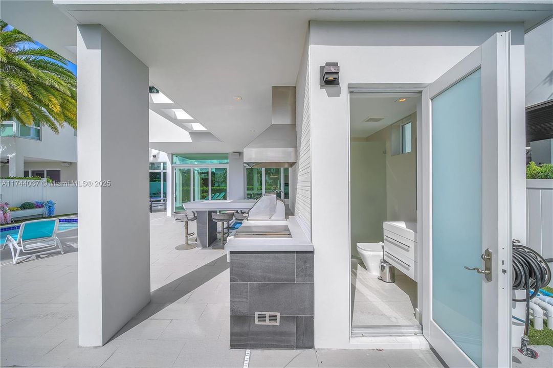 最近售出: $2,350,000 (4 贝兹, 5 浴室, 3660 平方英尺)