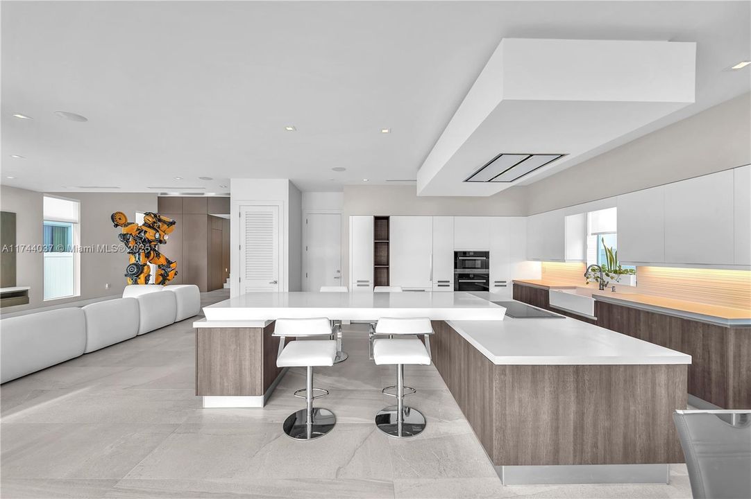 最近售出: $2,350,000 (4 贝兹, 5 浴室, 3660 平方英尺)