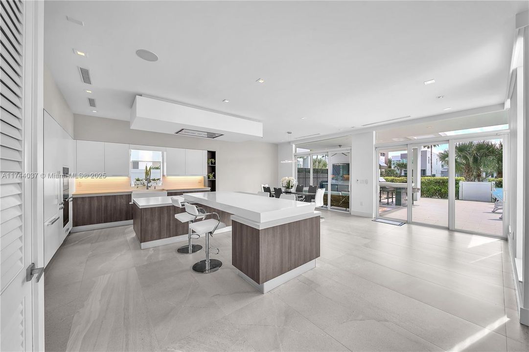 最近售出: $2,350,000 (4 贝兹, 5 浴室, 3660 平方英尺)