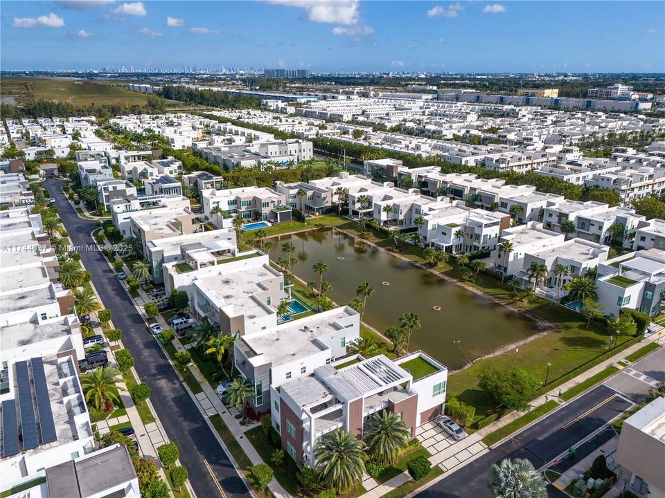 最近售出: $2,350,000 (4 贝兹, 5 浴室, 3660 平方英尺)