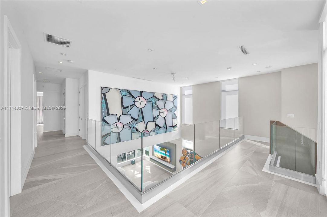 最近售出: $2,350,000 (4 贝兹, 5 浴室, 3660 平方英尺)