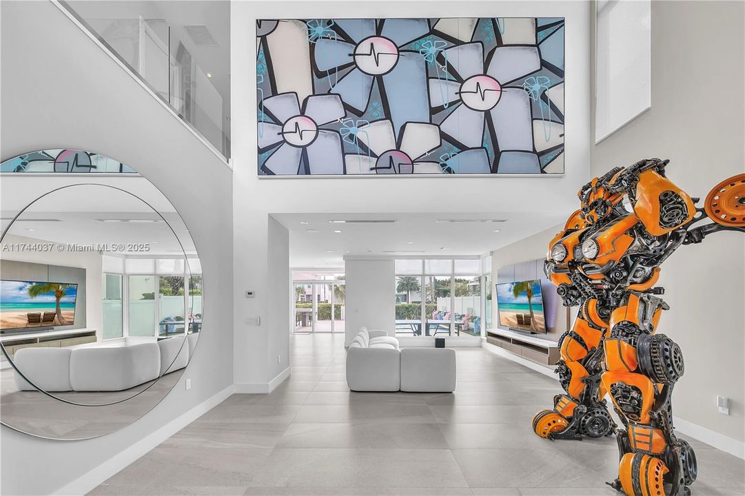 最近售出: $2,350,000 (4 贝兹, 5 浴室, 3660 平方英尺)