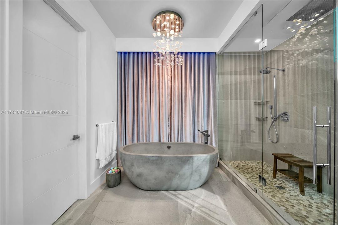 最近售出: $2,350,000 (4 贝兹, 5 浴室, 3660 平方英尺)