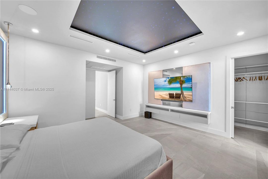 最近售出: $2,350,000 (4 贝兹, 5 浴室, 3660 平方英尺)