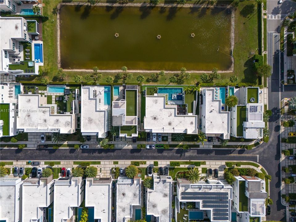 最近售出: $2,350,000 (4 贝兹, 5 浴室, 3660 平方英尺)