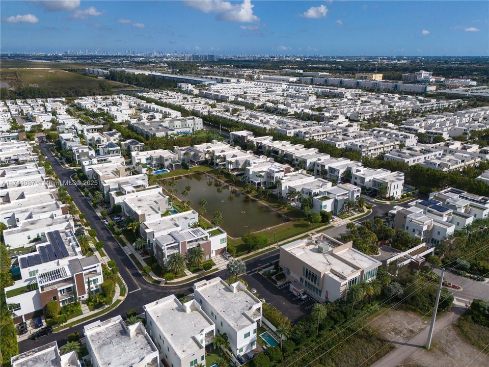 最近售出: $2,350,000 (4 贝兹, 5 浴室, 3660 平方英尺)