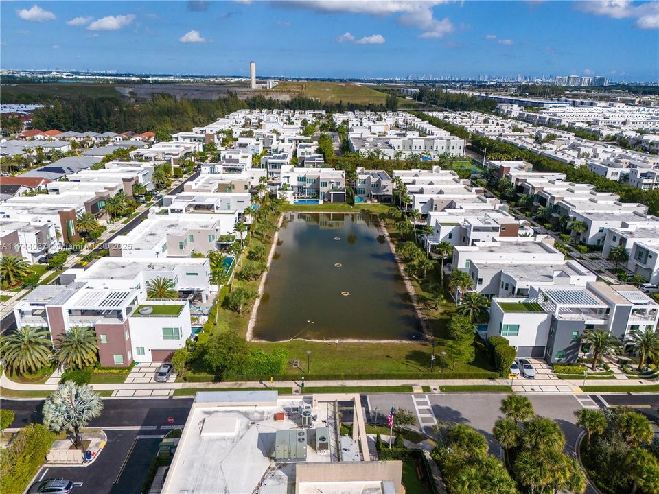 最近售出: $2,350,000 (4 贝兹, 5 浴室, 3660 平方英尺)