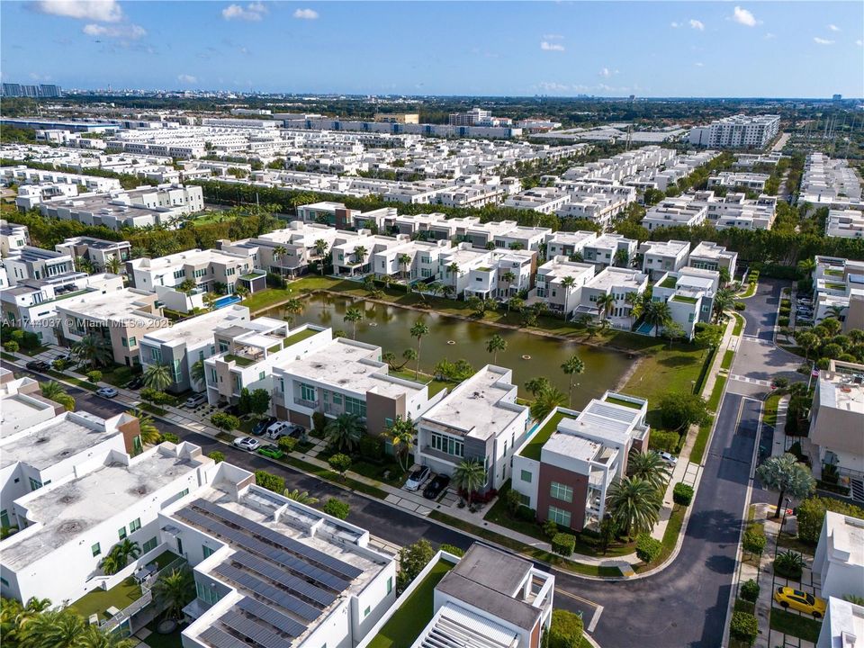 最近售出: $2,350,000 (4 贝兹, 5 浴室, 3660 平方英尺)