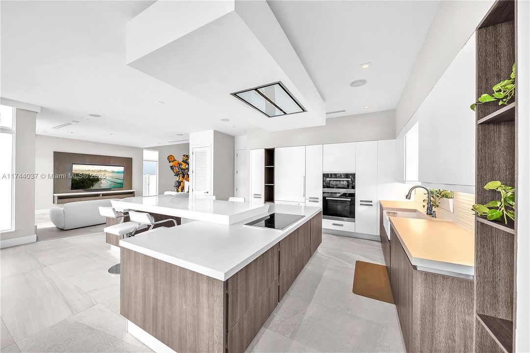 最近售出: $2,350,000 (4 贝兹, 5 浴室, 3660 平方英尺)