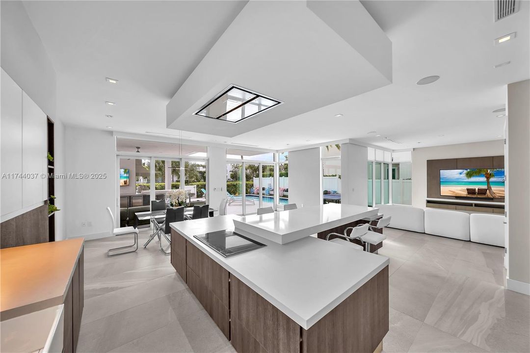 最近售出: $2,350,000 (4 贝兹, 5 浴室, 3660 平方英尺)