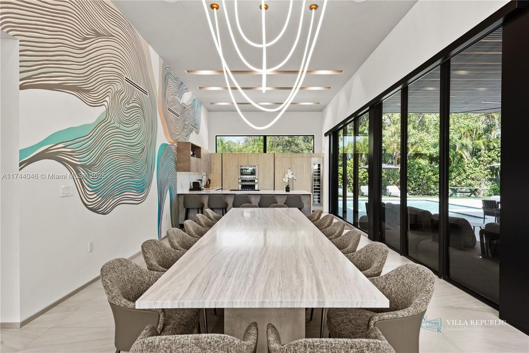 出租: $45,000 (5 贝兹, 4 浴室, 3470 平方英尺)