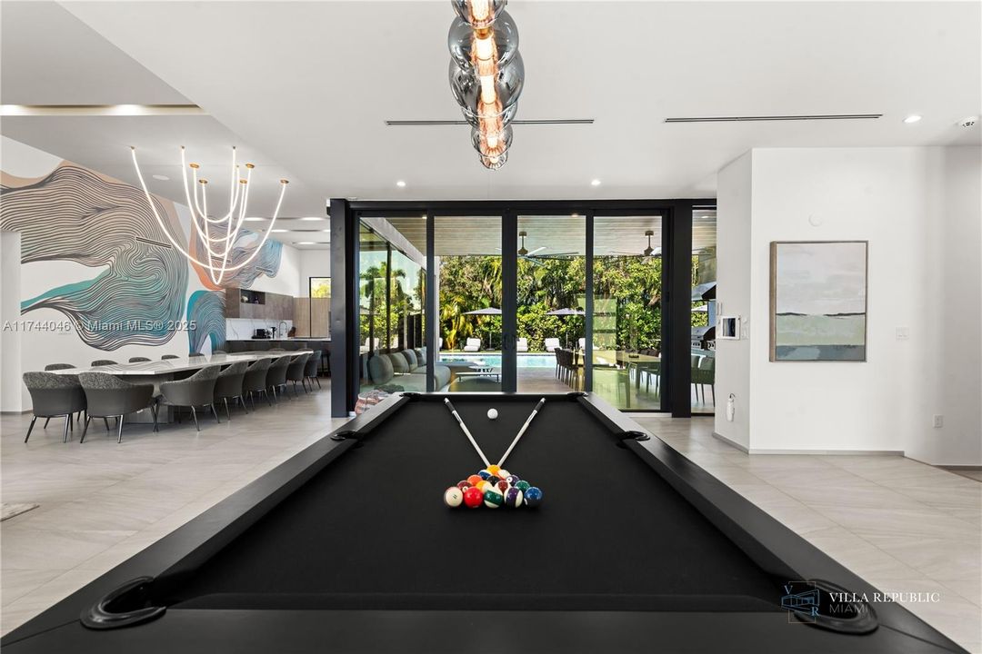 出租: $45,000 (5 贝兹, 4 浴室, 3470 平方英尺)