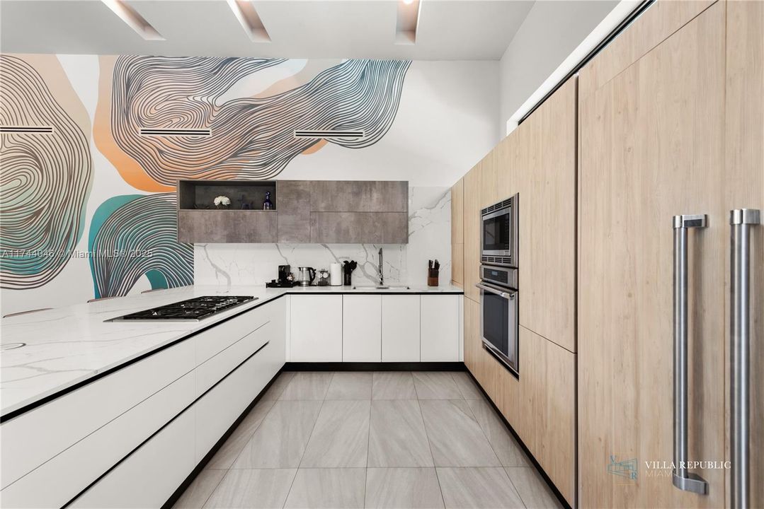 出租: $45,000 (5 贝兹, 4 浴室, 3470 平方英尺)