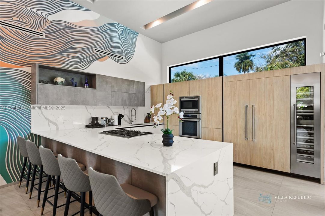 出租: $45,000 (5 贝兹, 4 浴室, 3470 平方英尺)