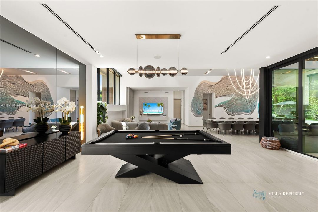 出租: $45,000 (5 贝兹, 4 浴室, 3470 平方英尺)