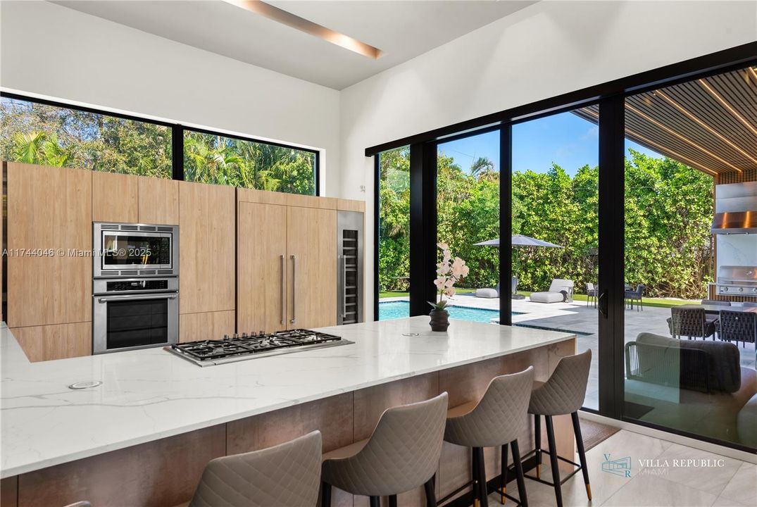 出租: $45,000 (5 贝兹, 4 浴室, 3470 平方英尺)