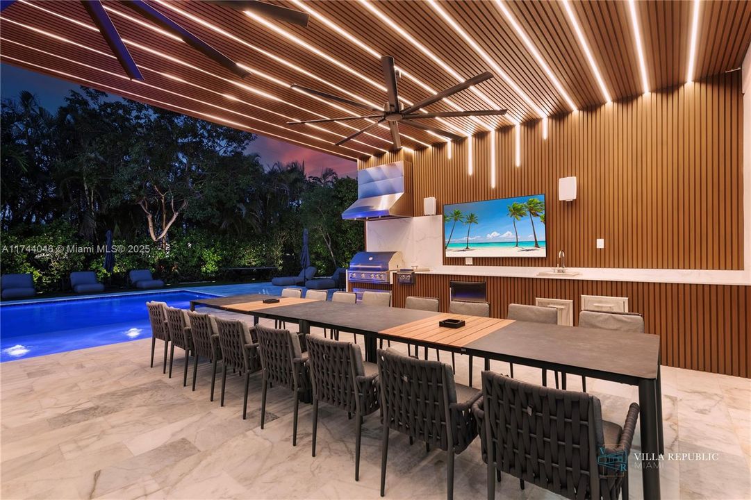 出租: $45,000 (5 贝兹, 4 浴室, 3470 平方英尺)