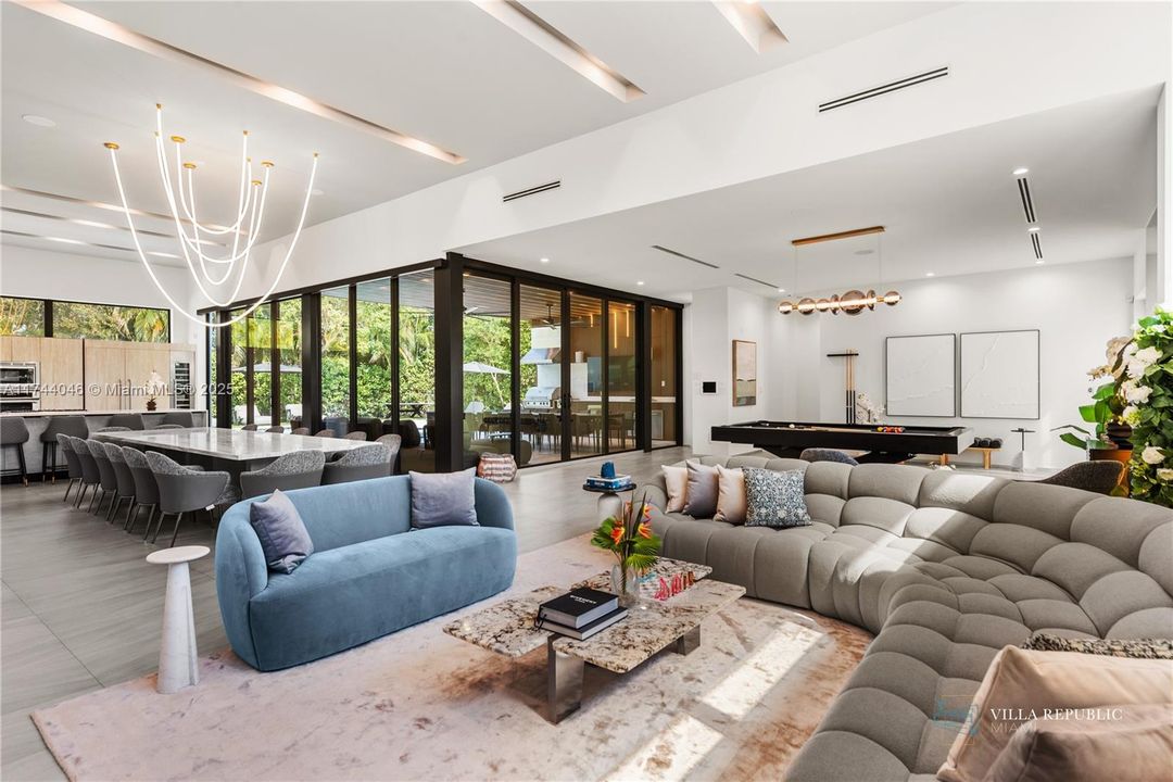 出租: $45,000 (5 贝兹, 4 浴室, 3470 平方英尺)