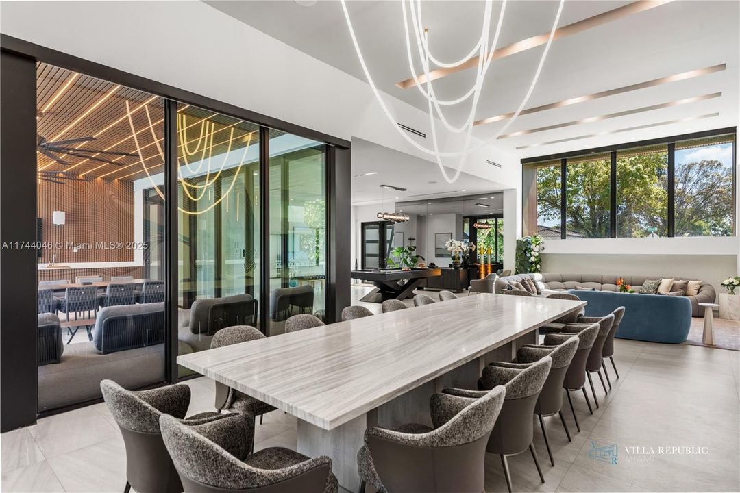 出租: $45,000 (5 贝兹, 4 浴室, 3470 平方英尺)