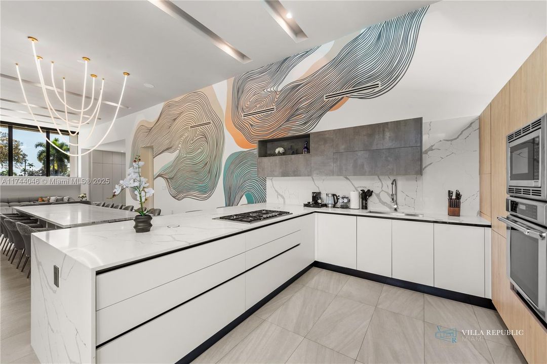 出租: $45,000 (5 贝兹, 4 浴室, 3470 平方英尺)