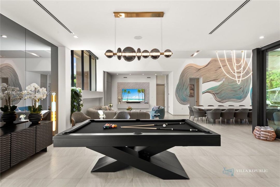 出租: $45,000 (5 贝兹, 4 浴室, 3470 平方英尺)