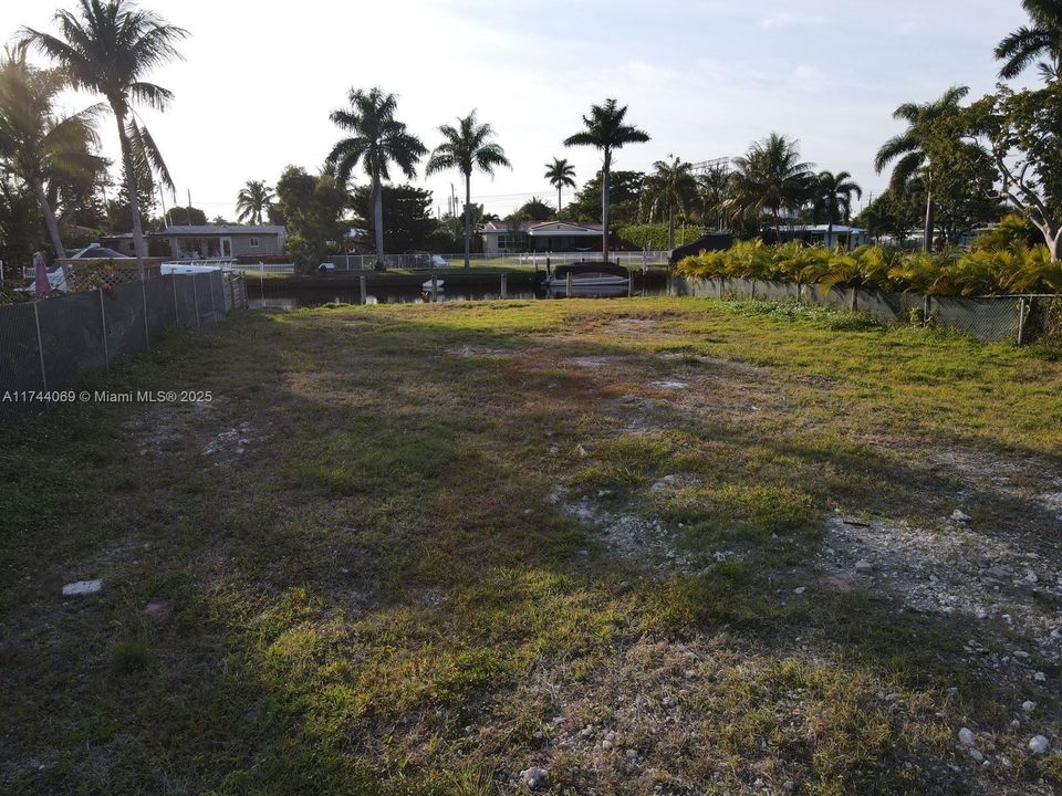 For Sale: $750,000 (0.26 acres)