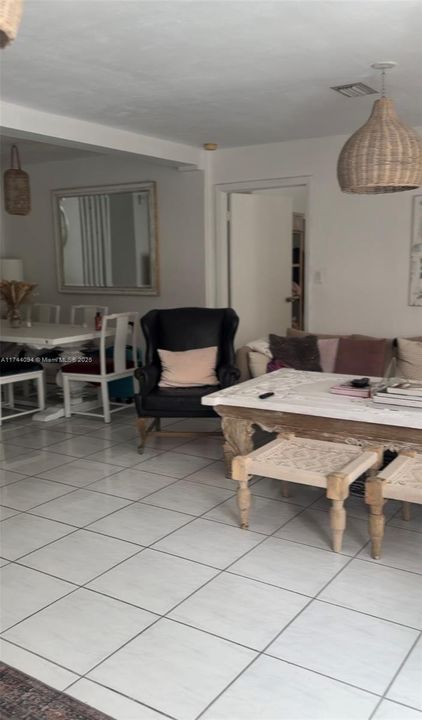 Recently Sold: $2,400,000 (3 beds, 2 baths, 2159 Square Feet)