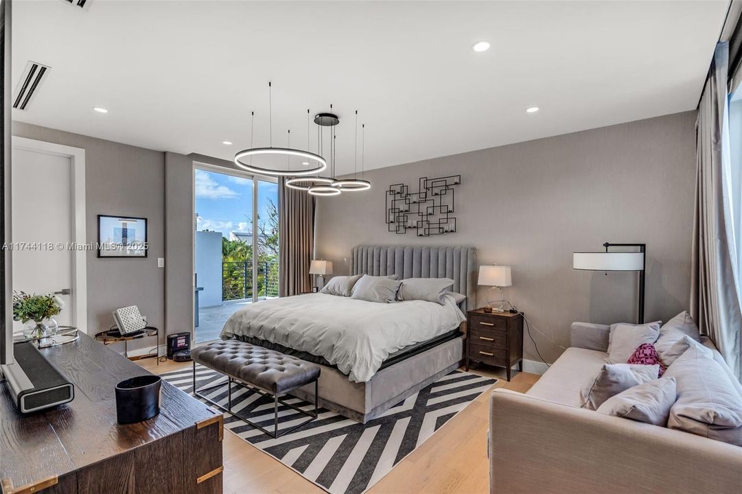 For Sale: $6,500,000 (6 beds, 6 baths, 3670 Square Feet)