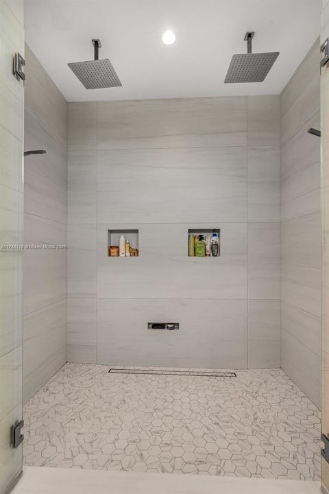 For Sale: $6,500,000 (6 beds, 6 baths, 3670 Square Feet)