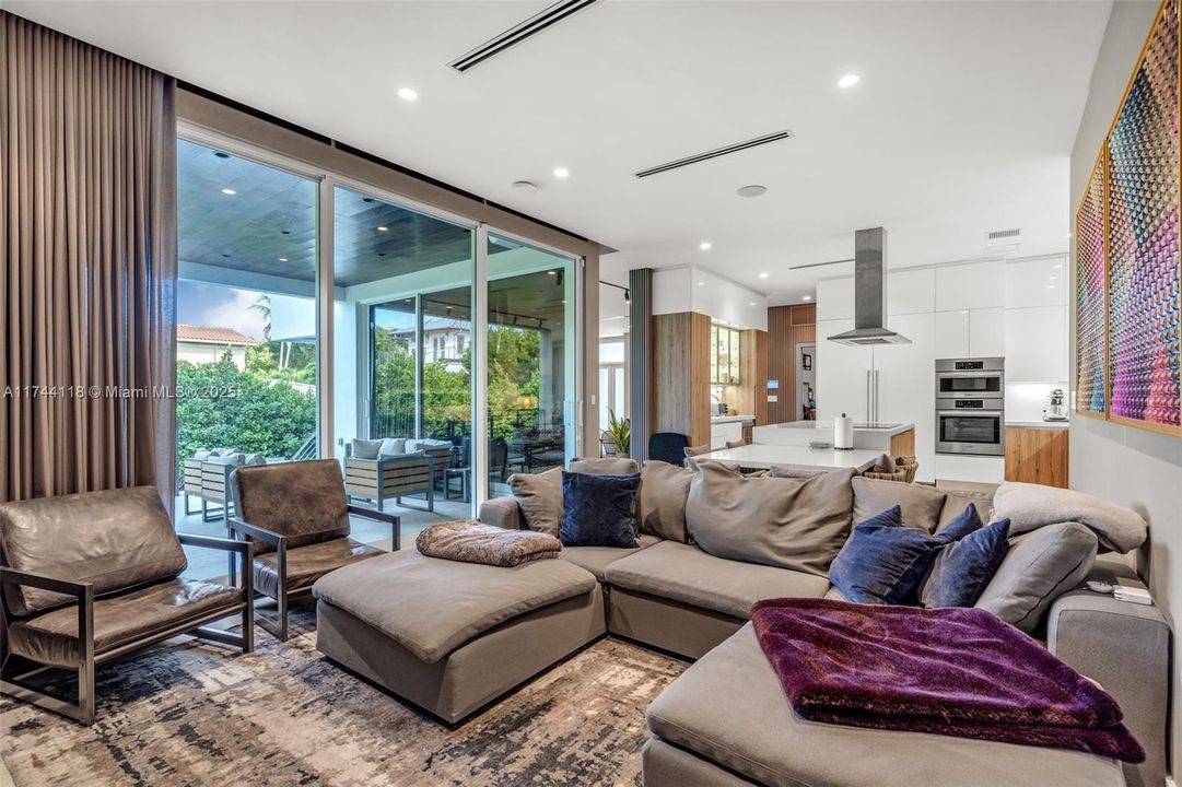 For Sale: $6,500,000 (6 beds, 6 baths, 3670 Square Feet)