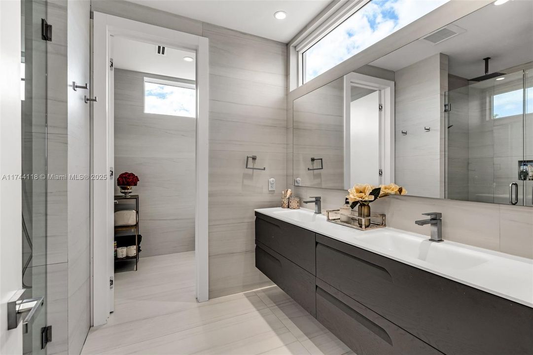 For Sale: $6,500,000 (6 beds, 6 baths, 3670 Square Feet)