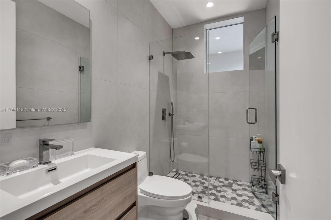For Sale: $6,500,000 (6 beds, 6 baths, 3670 Square Feet)