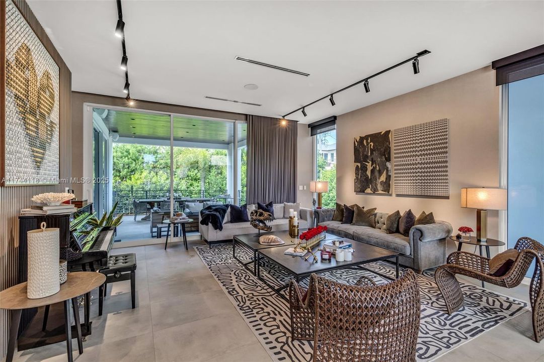 For Sale: $6,500,000 (6 beds, 6 baths, 3670 Square Feet)