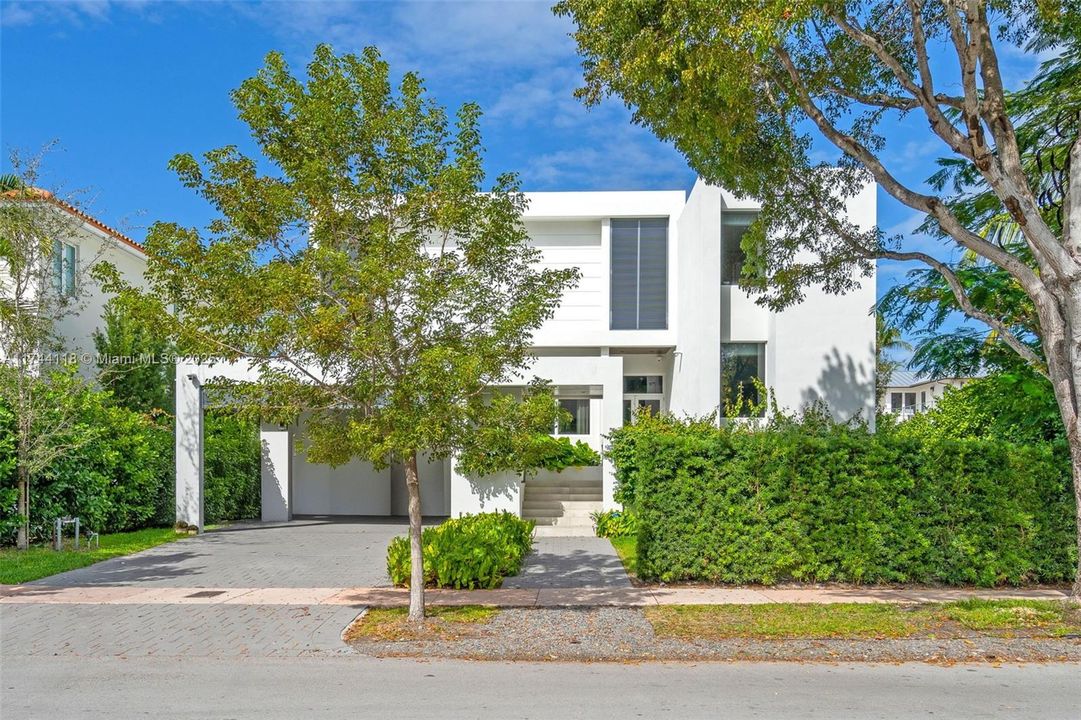 For Sale: $6,500,000 (6 beds, 6 baths, 3670 Square Feet)