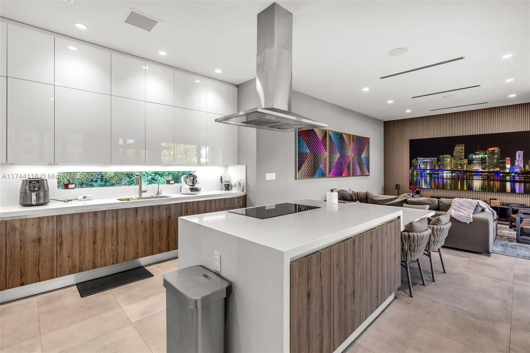For Sale: $6,500,000 (6 beds, 6 baths, 3670 Square Feet)