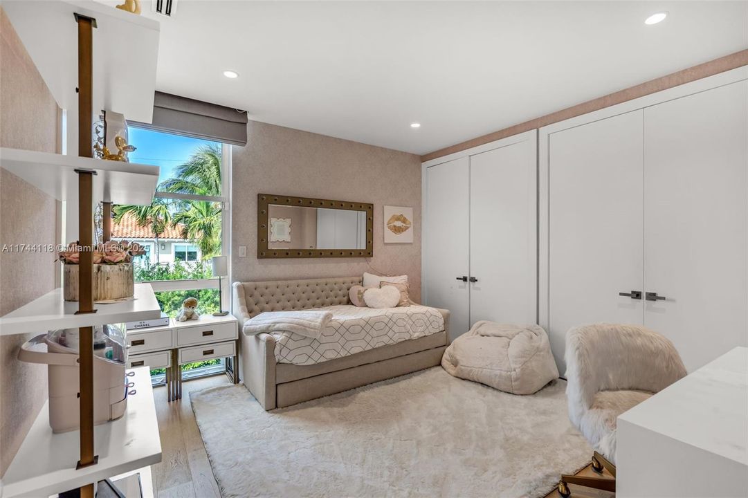 For Sale: $6,500,000 (6 beds, 6 baths, 3670 Square Feet)