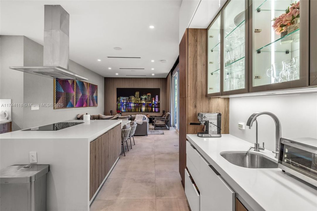 For Sale: $6,500,000 (6 beds, 6 baths, 3670 Square Feet)