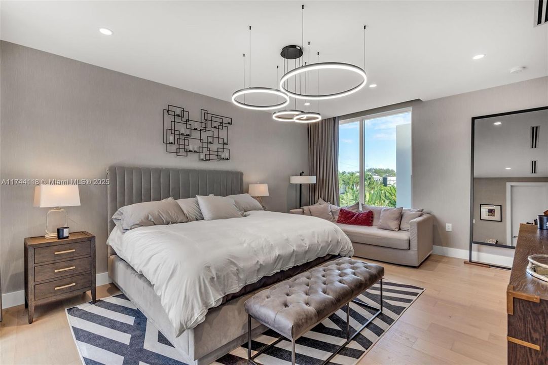 For Sale: $6,500,000 (6 beds, 6 baths, 3670 Square Feet)