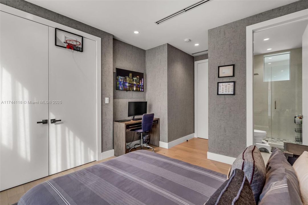 For Sale: $6,500,000 (6 beds, 6 baths, 3670 Square Feet)