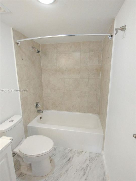 For Sale: $94,900 (1 beds, 1 baths, 783 Square Feet)